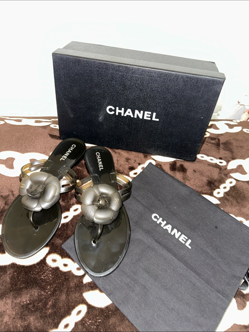 🌺🌺 CHANEL Black Jelly Camellia Thong Sandals